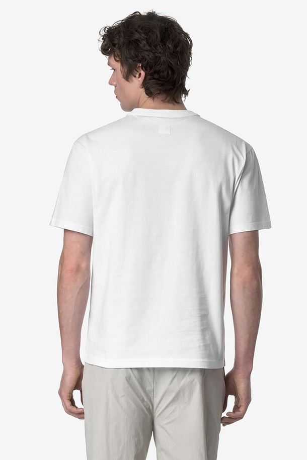 까웨(KWAY) 팬텀 포켓 티셔츠는 부드러운 면 소재로 제작된 화이트 컬러의 공용 티셔츠입니다. 두께감이 느껴지는 이 티셔츠는 봄, 여름철 일상복으로 적합하며, 베이직하고 캐주얼한 스타일을 연출합니다. 무지 디자인에 패치 포켓 디테일이 더해진 레귤러 핏의 반소매 라운드넥 티셔츠입니다.
