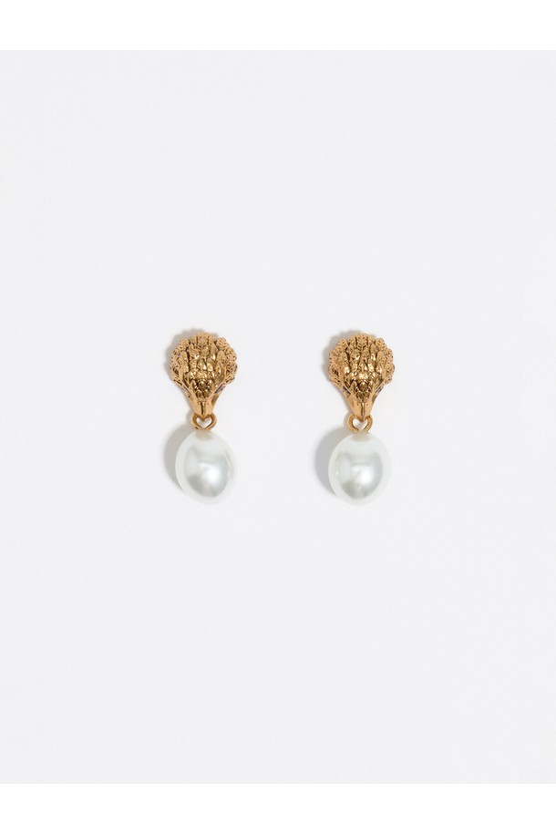 [25FW] 골드 독수리 진주 이어링 B256AIW017IVF는 여성스러운 분위기를 강조하는 이어링입니다. 골드 컬러와 화이트 컬러의 조화가 돋보이며, 황동, 글라스, 티타늄 소재로 제작되어 고급스러움을 더합니다. 클래식하고 엘레강스한 스타일로, 독수리 모티프와 진주 장식이 섬세하게 디자인되었습니다. 모임룩, 소개팅룩, 파티룩 등 특별한 날에 착용하여 세련된 스타일을 완성해 보세요. 더스트백(블랙/화이트 랜덤)이 포함되어 소장 가치를 높입니다.
