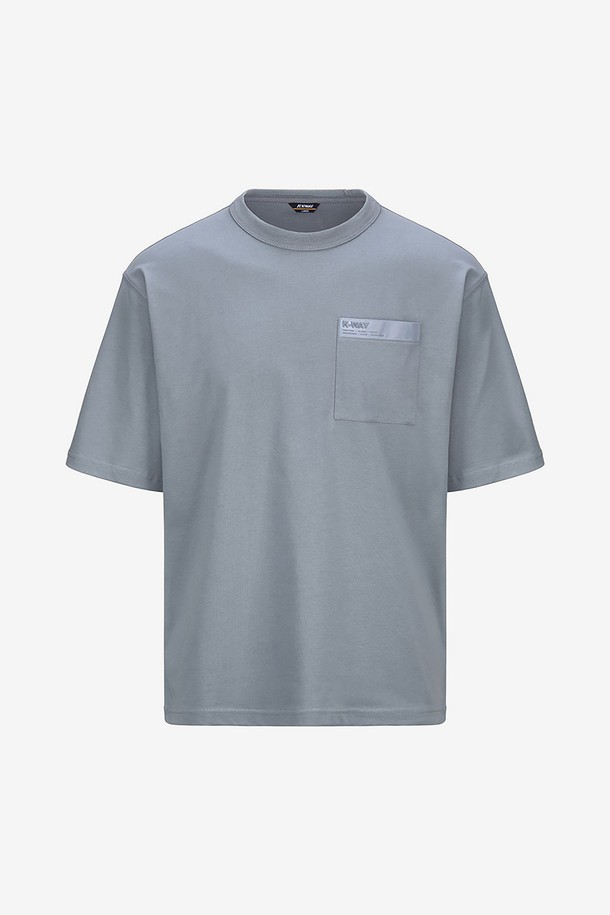 까웨(KWAY) 남성 팬텀 포켓 티셔츠는 부드러운 면 소재로 제작되어 편안한 착용감을 선사하며, 봄, 여름 시즌 캐주얼 스타일을 완성합니다. 레귤러 핏에 라운드넥 디자인으로 베이직한 매력을 더하고, 패치 포켓 디테일로 포인트를 주었습니다. 반소매 기장의 이 티셔츠는 일상에서 활용하기 좋습니다.
