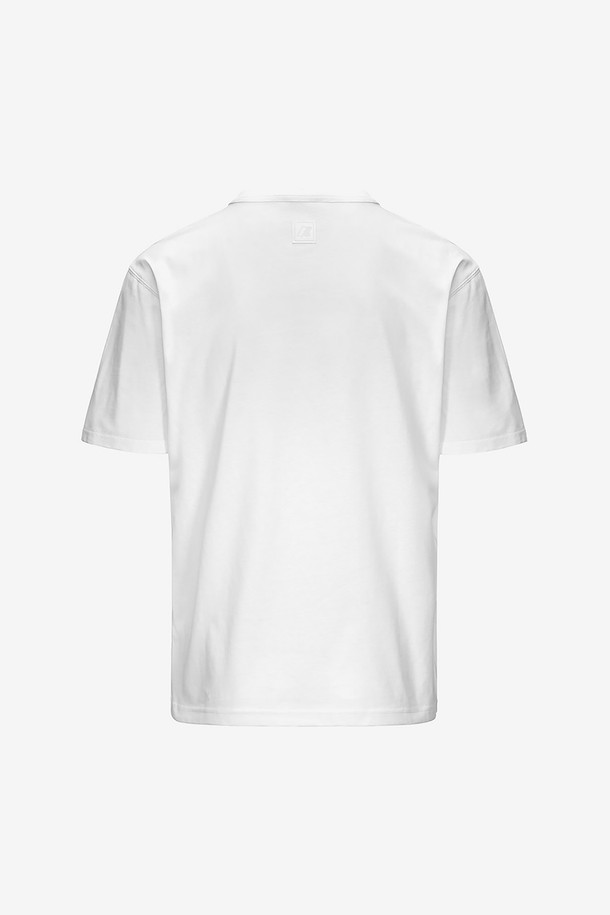 까웨(KWAY) 팬텀 포켓 티셔츠는 부드러운 면 소재로 제작된 화이트 컬러의 공용 티셔츠입니다. 두께감이 느껴지는 이 티셔츠는 봄, 여름철 일상복으로 적합하며, 베이직하고 캐주얼한 스타일을 연출합니다. 무지 디자인에 패치 포켓 디테일이 더해진 레귤러 핏의 반소매 라운드넥 티셔츠입니다.
