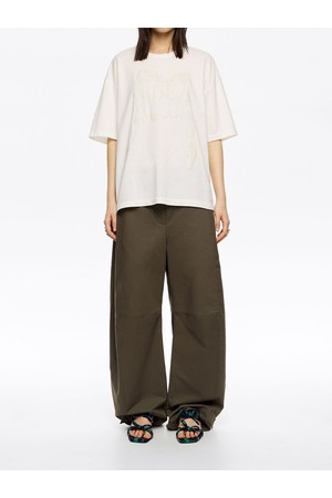 [25FW] 빔바이롤라 다크카키색 어드저스터블 배럴 레그 팬츠 B256AWP009KAA