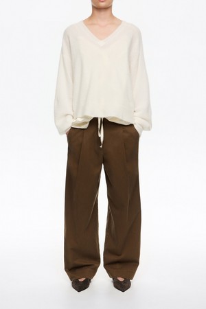 [25FW] 올리브 다트 캐럿 레그 팬츠 B256AWP001OLB