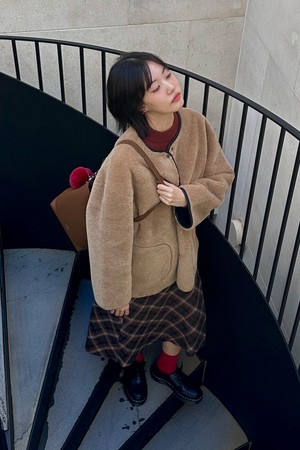 [25FW] 빔바이롤라 카멜 크루넥라인 리버서블 퍼 코트 B256AWM002CMB