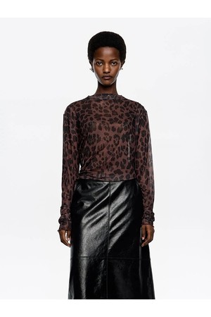 [25FW] 다크브라운 레오파드 셔링 튤 빅 티셔츠 B256AWT027BRB
