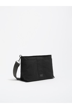 [25FW] 블랙 나일론 트라페지엄 메이크업 케이스 미디엄 B256AIB054BKF