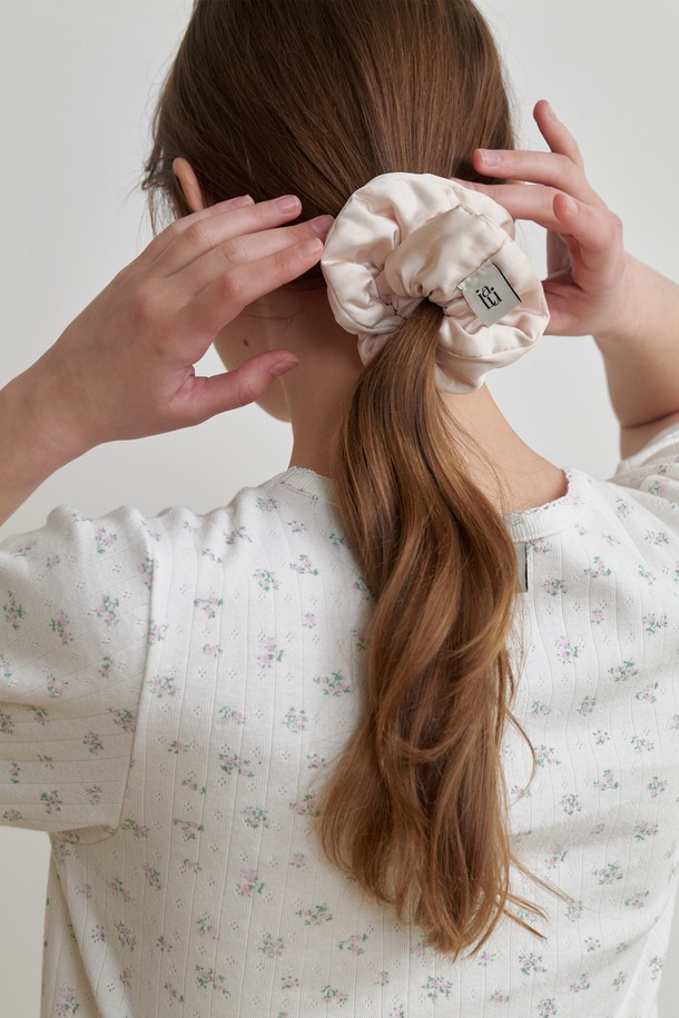 IULAI - 헤어 ACC - Silky hair scrunchie Cream beige