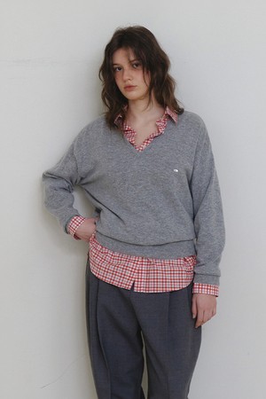 Remote Vneck Pullover grey