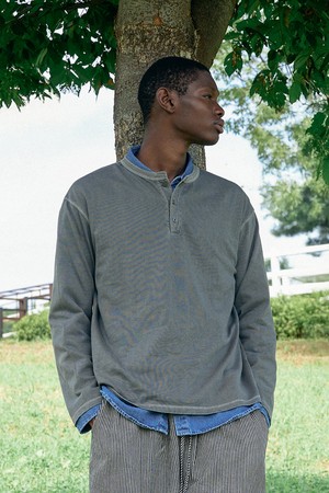 페이드 피그먼트 헨리넥 티셔츠[CHARCOAL]