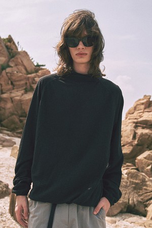 에센셜 무브 후드티 [BLACK]