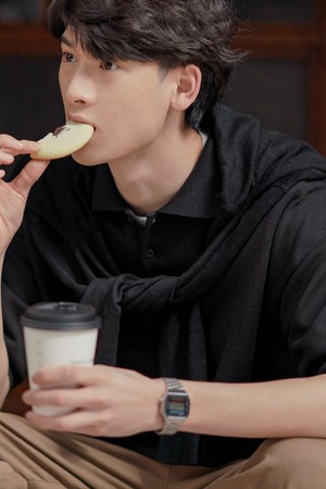 핀스 오버핏 카라 반팔티 블랙 YHST2354