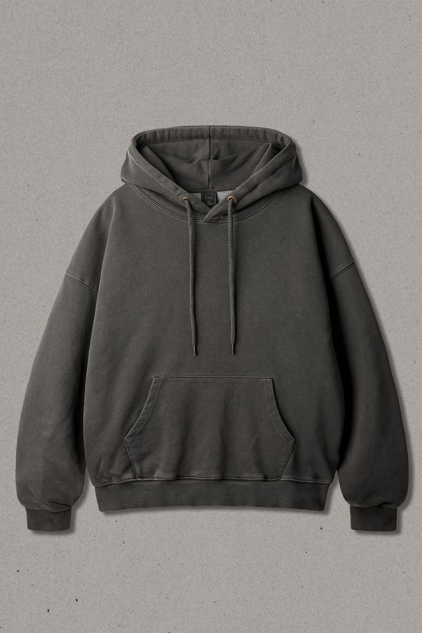 시에나 블러 피그먼트 후드 차콜 ISHD2670은 남성용 후드티셔츠입니다. 차콜 컬러의 무지 디자인으로, 가을과 겨울에 적합한 두꺼운 두께감과 부드러운 촉감을 자랑합니다. 오버핏으로 캐주얼 및 스트릿 스타일을 연출할 수 있으며, 피그먼트 워싱 처리로 빈티지한 느낌을 더했습니다. 일상, 집콕, 산책 등 다양한 TPO에 활용하기 좋은 아이템입니다.
