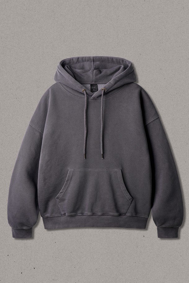 시에나 블러 피그먼트 후드 먹퍼플 ISHD2670는 남녀 모두 착용 가능한 캐주얼 후드티입니다. 먹퍼플 컬러의 무지 디자인에 레귤러핏으로 제작되었으며, 가을, 겨울에 두껍게 입을 수 있도록 두께감 있는 면 소재로 제작되었습니다. 피그먼트 워싱으로 빈티지한 느낌을 더했으며, 부드러운 촉감으로 편안한 착용감을 제공합니다. 일상, 집콕, 산책 등 다양한 TPO에 맞춰 캐주얼, 미니멀, 클래식 스타일을 연출할 수 있습니다.
