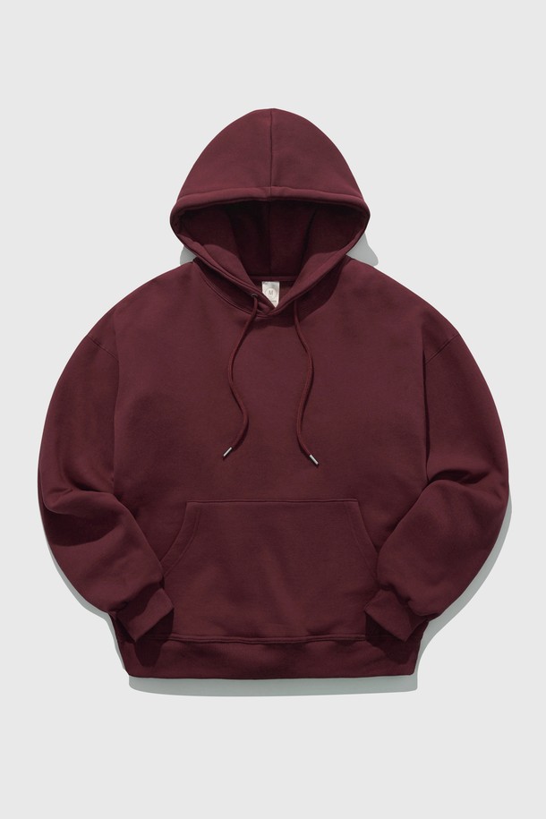 "로그 오버핏 기모 후드 버건디 YHHD2302"는 포근한 착용감을 선사하는 기모 안감의 후드티셔츠입니다. 넉넉한 오버핏 디자인으로 편안한 활동성을 제공하며, 캐주얼 및 미니멀 스타일을 즐겨 입는 분들께 적합합니다. 가을, 겨울 시즌에 따뜻하게 입을 수 있도록 두꺼운 두께감으로 제작되었으며, 부드러운 촉감이 특징입니다. 캥거루 포켓 디테일로 실용성을 더했으며, 집콕룩으로도 활용하기 좋습니다. 버건디 컬러의 무지 디자인으로 어떤 스타일에도 쉽게 매치할 수 있습니다.
