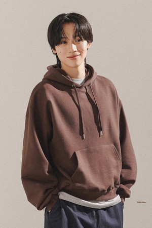 데이컷 크롭 오버핏 후드 브라운 KJHD2649