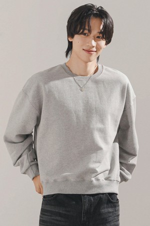 데이컷 크롭 오버핏 맨투맨 그레이 KJMT2648