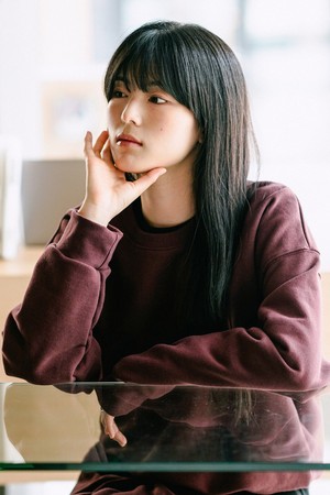 데이컷 크롭 오버핏 맨투맨 브릭레드 KJMT2648