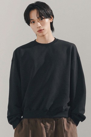 데이컷 크롭 오버핏 맨투맨 블랙 KJMT2648