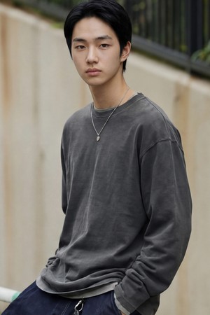 보이 크롭 피그먼트 긴팔티셔츠 다크그레이 KJLT2683