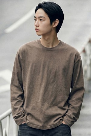 보이 크롭 피그먼트 긴팔티셔츠 브라운 KJLT2683