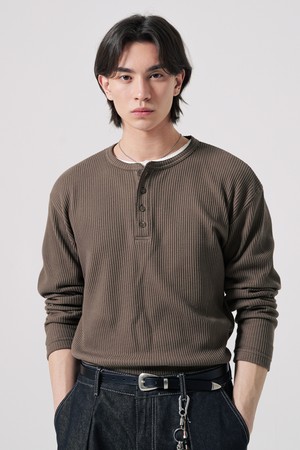 텍스처 헨리넥 긴팔티셔츠 브라운 SJLT2690