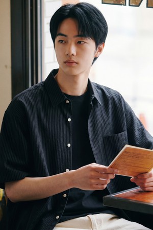 버터 스트라이프 반팔셔츠 블랙 KJSS2703