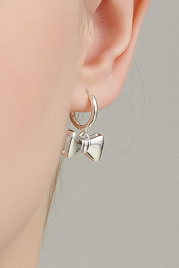 Uni.J - 귀걸이 - Petite Ribbon Silver Earring Ie371 [Silver]