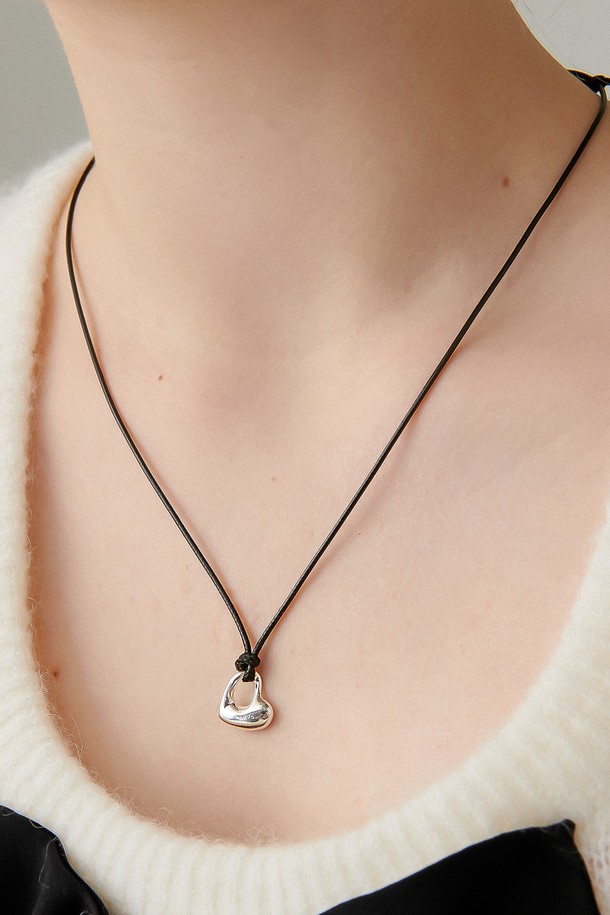 Uni.J - 목걸이 - New Heart Line Silver Necklace In499 [Silver]