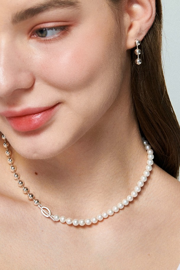 Uni.J - 목걸이 - Unbal Swarovski Pearl T-obar Silver Necklace In430 [Silver]