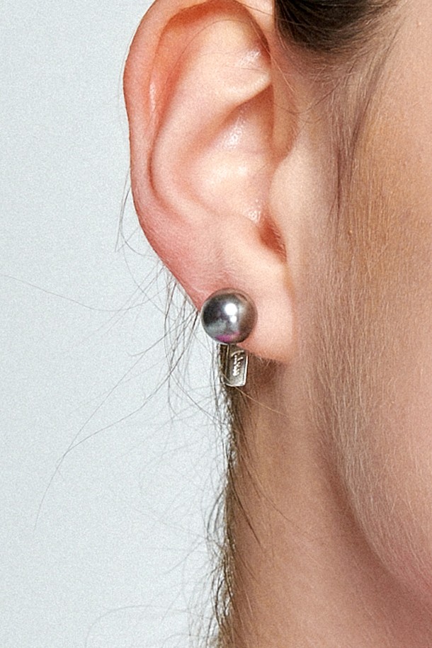 Uni.J - 귀걸이 - Gray Swarovski FB Silver Earring Ie332 [Silver]