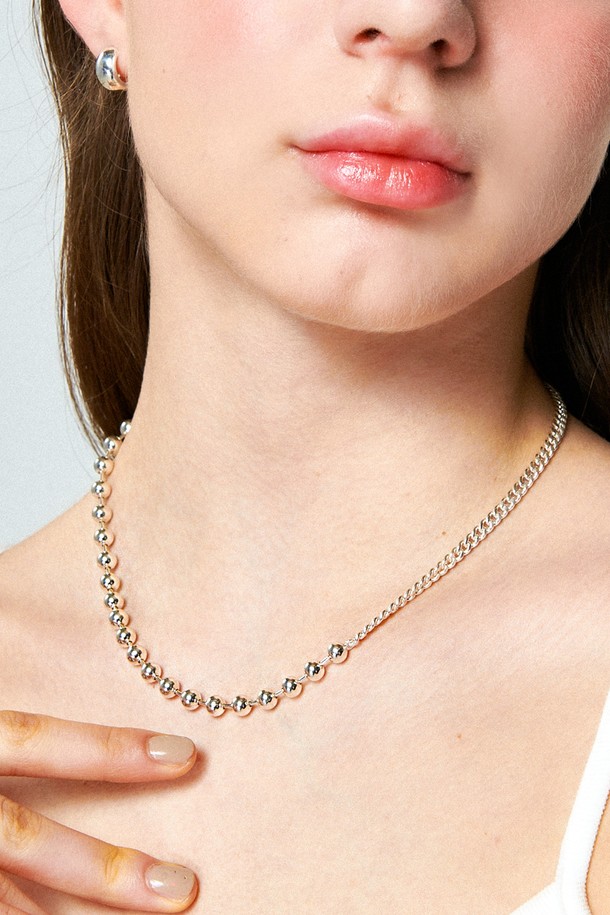 Uni.J - 목걸이 - Bold Curve & Ball Silver Necklace In455 [Silver]