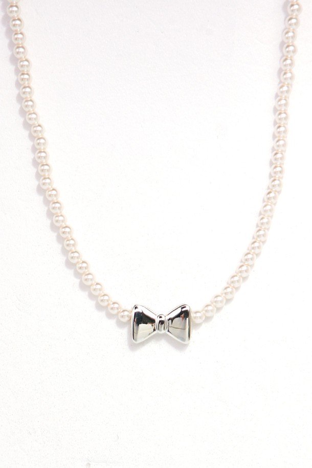 Uni.J - 목걸이 - Petite Ribbon Pearl Silver Necklace In497 [Silver]