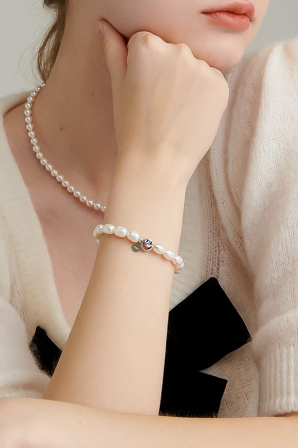 Uni.J - 팔찌/발찌 - Fresh-water-pearl smiling Silver Bracelet Ib301 [Silver]