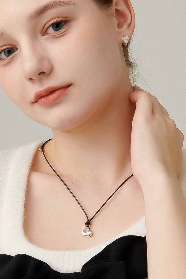 Uni.J - 목걸이 - New Heart Line Silver Necklace In499 [Silver]