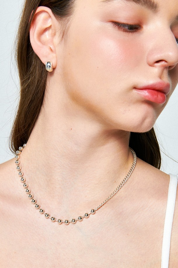 Uni.J - 목걸이 - Bold Curve & Ball Silver Necklace In455 [Silver]