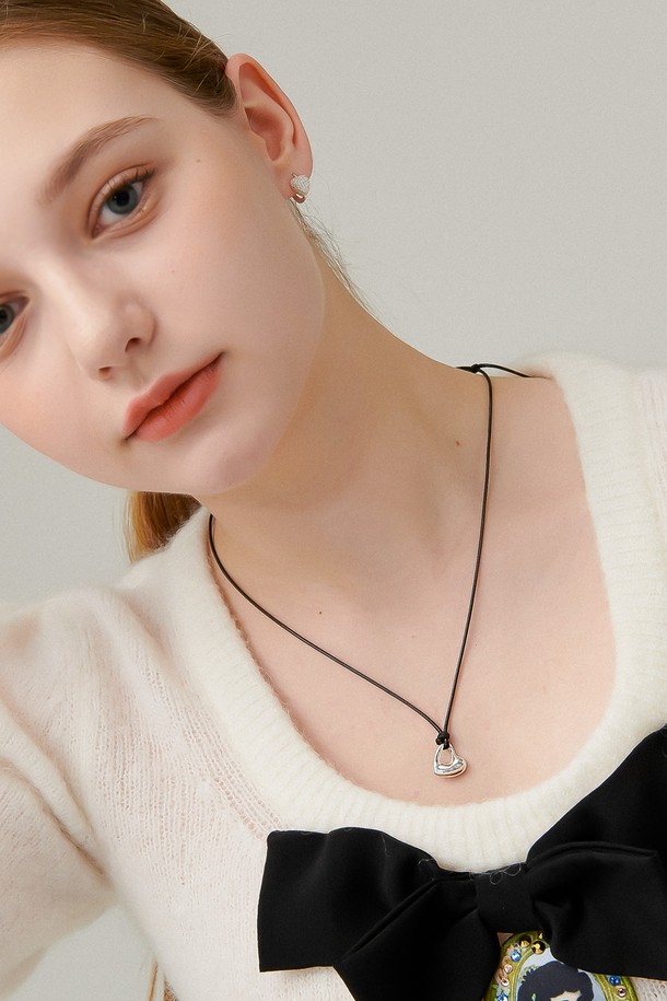 Uni.J - 목걸이 - New Heart Line Silver Necklace In499 [Silver]