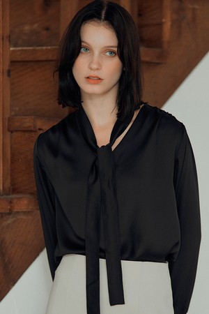 Camila Tie Silky Blouse [Black]