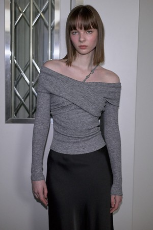 Cross Off Shoulder Knit [Gray]