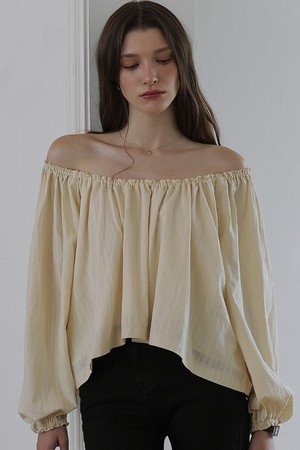 Della Shirring Off Shoulder Blouse [Cream]