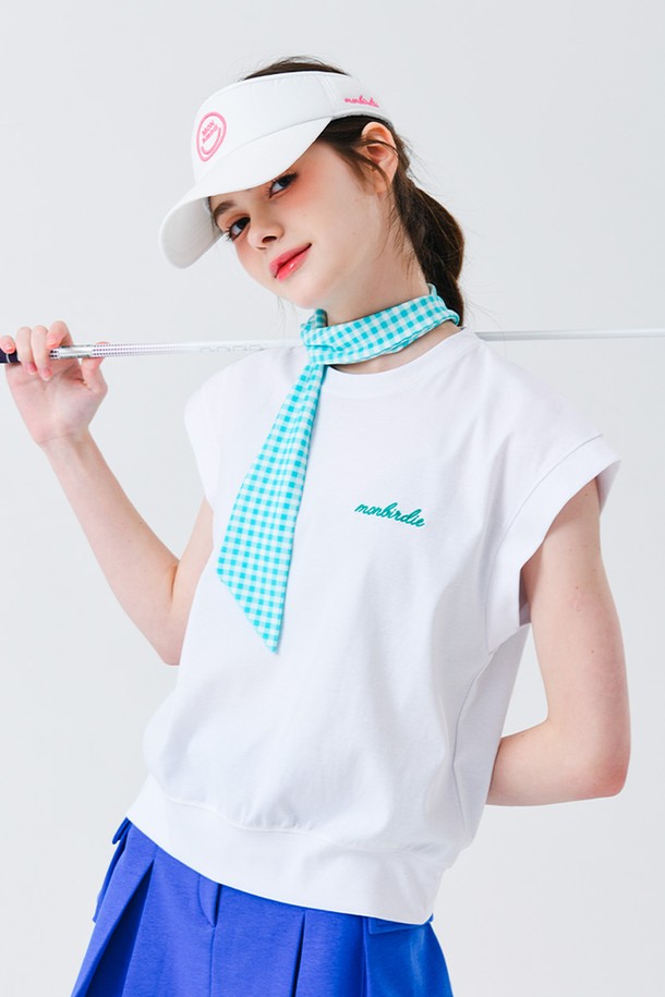 "스카프 포인트 슬리브리스 티셔츠 WHITE&BLUE"는 시원한 여름을 위한 여성 상의입니다. 화이트와 블루 컬러의 조화가 돋보이며, 면 소재로 제작되어 부드러운 촉감을 선사합니다. 라운드넥에 레귤러핏으로 편안하게 착용 가능하며, 스카프 포인트 디테일이 세련된 무드를 더합니다. 골프, 스포츠 활동은 물론 캐주얼, 미니멀 스타일의 휴가룩으로도 활용하기 좋습니다. 민소매 디자인으로 활동성을 높였으며, 얇은 두께감으로 시원하게 입을 수 있는 티셔츠입니다.
