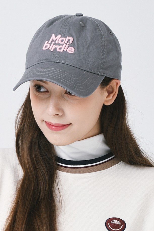 몽버디(Mongverd) 워싱 볼캡 GREY는 부드러운 면 소재로 제작되어 편안한 착용감을 선사합니다. 그레이 컬러에 워싱 디테일이 더해져 빈티지한 매력을 더하며, 캐주얼, 미니멀, 스트리트 스타일 모두 소화 가능한 아이템입니다. 모자 깊이 15.5cm, 챙 넓이 18cm로 제작되었으며, 사이즈 조절이 가능하여 남녀 모두 편안하게 착용할 수 있습니다. 일상, 산책, 여행 등 다양한 TPO에 활용하여 스타일리시함을 더해보세요.
