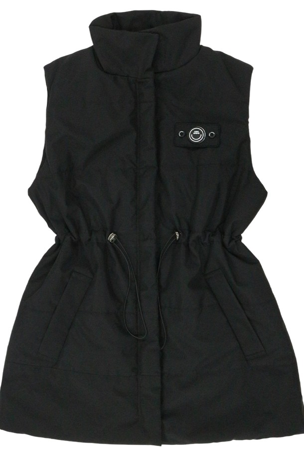 마틴 스트링 패딩 하프 베스트 BLACK은 겨울철 따뜻함과 스타일을 동시에 잡을 수 있는 여성용 패딩 베스트입니다. 캐주얼, 스포티, 미니멀한 스타일을 연출하기 좋으며, 일상, 산책, 집콕 등 다양한 TPO에 활용 가능합니다. 하프 기장과 집업 여밈 방식, 레귤러핏으로 편안한 착용감을 선사하며, 부드러운 촉감의 나일론 소재와 두꺼운 두께로 보온성을 높였습니다. 블랙 컬러에 무지 디자인으로 어떤 옷에도 쉽게 매치할 수 있으며, 스트링 디테일로 포인트를 더했습니다.
