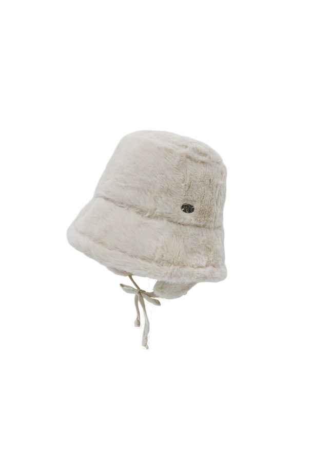 귀도리 밍크터치 버킷햇 IVORY는 부드러운 밍크 소재로 제작되어 가을과 겨울철 따뜻하게 착용할 수 있는 여성용 버킷햇입니다. 아이보리 컬러의 무지 디자인에 깊은 모자 깊이와 중간 챙 넓이로 안정적인 착용감을 제공합니다. 귀도리 디자인이 적용되어 보온성을 높였으며, 클래식, 미니멀, 걸리시 스타일의 연출을 돕습니다. 출근룩이나 연말 모임룩에 포인트 아이템으로 활용하기 좋습니다. 부드러운 촉감과 리본 장식이 여성스러운 분위기를 더합니다.
