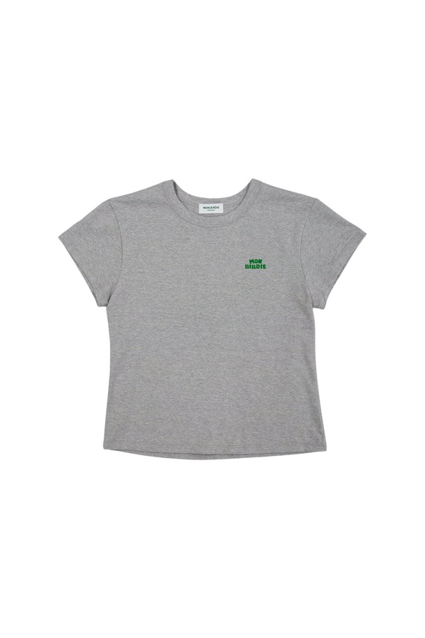 [몽버디 에센셜] 노아 반팔 티셔츠 GREY는 부드러운 면 소재로 제작되어 편안한 착용감을 선사합니다. 베이직 스타일의 레귤러핏 반팔 티셔츠로, 라운드넥 디자인과 얇은 두께감으로 봄, 여름철 데일리룩에 활용하기 좋습니다. 그레이 컬러의 무지 디자인으로 어떤 스타일에도 쉽게 매치할 수 있으며, 동네 마실룩이나 집콕룩으로 편안하게 즐길 수 있습니다. 캐주얼, 미니멀 스타일을 선호하는 분들께 추천합니다.
