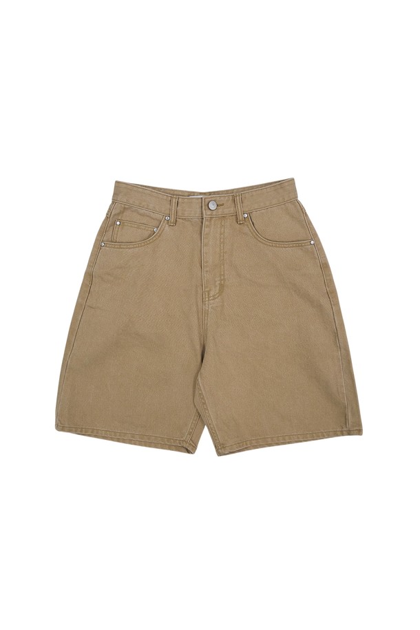 [몽버디 에센셜] 피카 5부 데님 숏츠 SAND BROWN은 여성용 데님 숏츠입니다. 캐주얼하고 베이직한 스타일로 일상복으로 활용하기 좋으며, 시원한 여름에 어울리는 5부 기장입니다. 샌드 브라운 컬러와 무지 디자인으로 다양한 상의와 매치하여 편안하고 세련된 룩을 연출할 수 있습니다.
