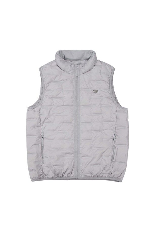 MEN'S 엑티브 덕다운 경량 패딩 베스트 GREY는 남성용 아우터, 패딩 베스트입니다. 가을, 겨울 시즌에 적합하며, 일상 및 스포츠 활동 모두에 활용 가능한 제품입니다. 스포티하고 캐주얼한 스타일을 연출하며, 무지 디자인에 레귤러핏으로 제작되었습니다. 가볍고 따뜻한 덕다운 충전재와 부드러운 나일론 소재를 사용하여 편안한 착용감을 선사합니다. 집업 방식으로 간편하게 착용 가능하며, 민소매 디자인으로 활동성을 높였습니다.
