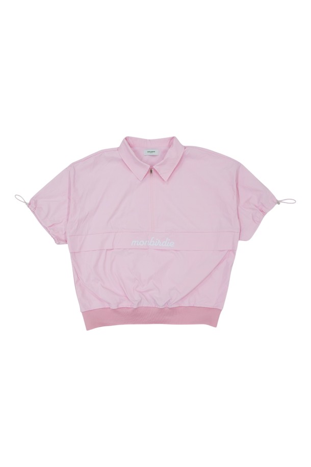 몽버디 브리즈 방풍 반팔 아노락 세트는 여성용으로, 봄과 여름에 적합한 핑크색 아노락 상의와 세트 상품입니다. 루즈핏의 얇은 두께로 가볍게 착용할 수 있으며, 일상 및 스포츠 활동에 모두 활용 가능합니다. 방풍 기능이 있어 바람으로부터 보호해주며, 무지 디자인으로 어떤 스타일에도 쉽게 매치할 수 있습니다. 스포티하면서도 캐주얼한 스타일을 연출하기에 좋습니다.

