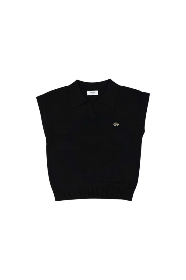 "뉴 루키 클래식 캡니트 BLACK"는 부드러운 촉감의 니트 소재로 제작된, 캐주얼하고 베이직한 스타일의 크롭 기장 민소매 니트입니다. 봄, 가을에 착용하기 적합하며, 라운드넥 디자인과 무지 패턴이 특징입니다. 캡 디자인으로 포인트를 더해 일상에서 개성 있는 스타일을 연출할 수 있습니다.
