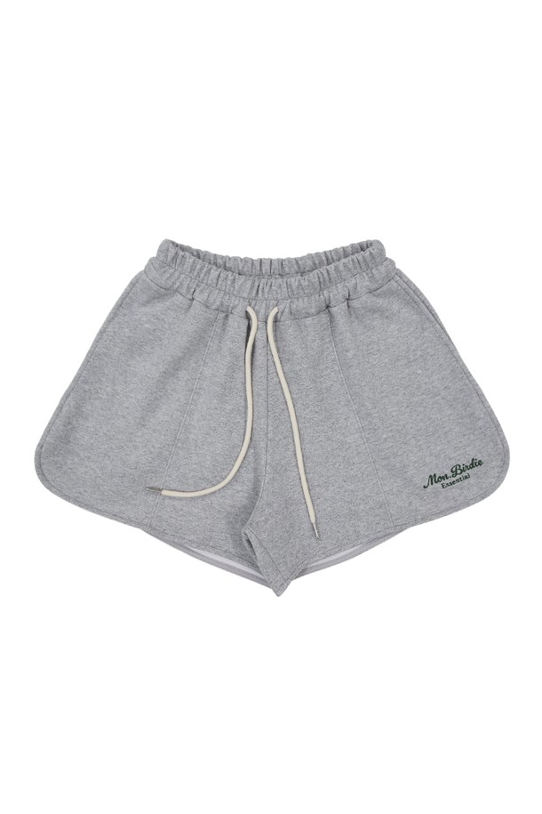 몽버디 에센셜 웰니스 라운지 숏츠 GREY는 편안함을 최우선으로 생각하는 여성들을 위한 숏츠입니다. 부드러운 면 소재로 제작되어 얇고 가벼운 착용감을 선사하며, 릴랙스 핏과 밴딩 허리 디자인으로 활동성을 높였습니다. 캐주얼, 스포티, 미니멀한 스타일을 연출하기 좋으며, 집콕룩, 휴가룩, 산책룩 등 다양한 TPO에 활용할 수 있습니다. 무지 디자인의 그레이 컬러로 어떤 상의와도 쉽게 매치할 수 있어 실용적입니다. 여름철 데일리 라운지웨어로 제격입니다.
