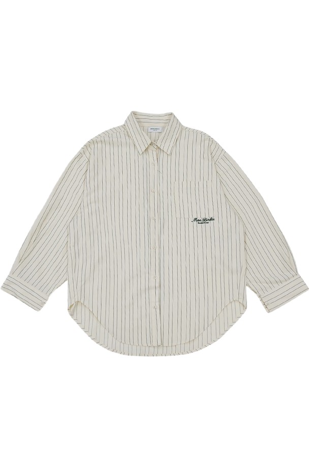 [몽버디 에센셜] 피카 오버핏 스트라이프 셔츠 BEIGE는 베이지 컬러의 면 소재로 제작된 공용 셔츠입니다. 봄, 여름, 가을에 착용하기 좋으며, 부드러운 촉감과 얇은 두께로 편안한 착용감을 선사합니다. 캐주얼하고 미니멀한 스타일을 연출하기에 적합하며, 오버핏과 스트라이프 패턴이 특징입니다. 카라넥 디자인에 긴 소매 기장으로, 다양한 스타일링에 활용하기 좋은 아이템입니다. 피카 오버핏 스트라이프 셔츠는 일상복으로 활용하기 좋습니다.
