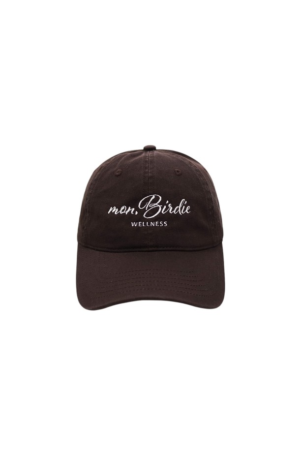 웰니스 데님 볼캡 MOKA는 데님 소재로 제작되어 뻣뻣한 촉감이 특징이며, 모카 및 브라운 컬러로 제공됩니다. 일상, 산책, 여행 등 다양한 TPO에 캐주얼, 미니멀, 스트리트 스타일로 연출하기 좋습니다. 일반 모자 깊이와 일반 챙 넓이, 웰니스 로고 자수 디테일이 디자인 포인트입니다. 봄, 여름, 가을 계절에 착용하기 좋으며, 데님 소재 특유의 빈티지한 멋을 더했습니다.
